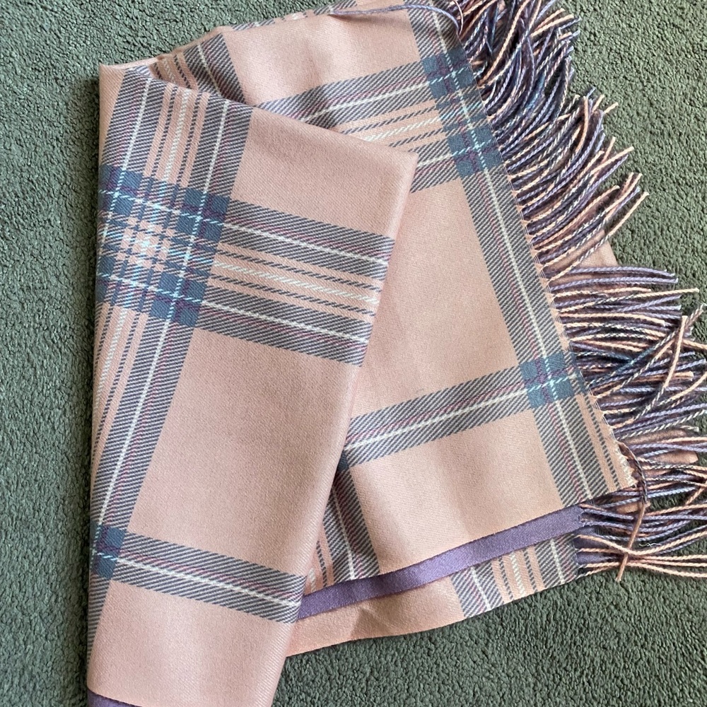 NWOT pink/lavender scarf